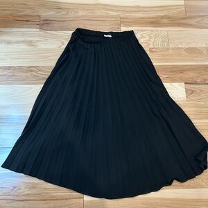 Elegant Black Pleated Skirt